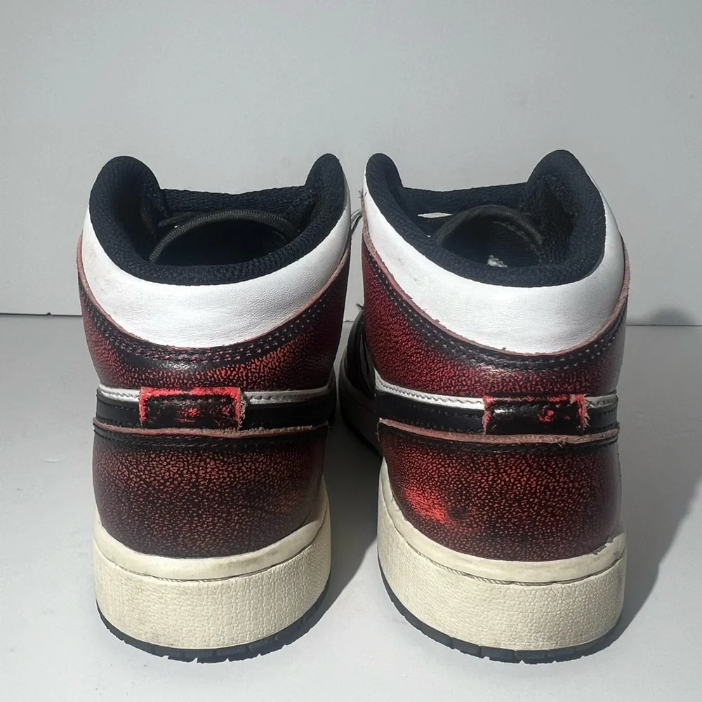 Nike Air Jordan 1 Mid Chicago Wear Away Infrared Blk FB0568-006‎ Size 5Y